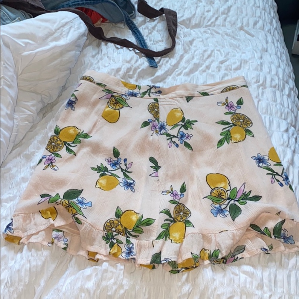 Cute lemon skirt!
